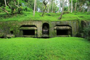 Candi Tebing Jukut Paku Ubud