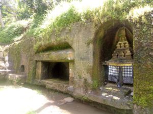 Candi Tebing Jukut Paku Ubud