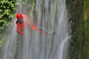 Canyoning di Air Terjun Gitgit
