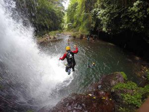Canyoning di Air Terjun Gitgit