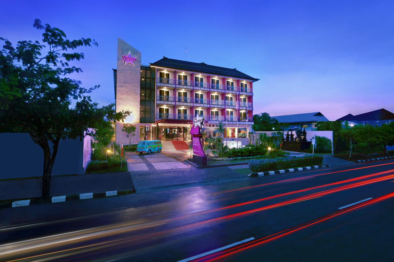 Fame Hotel Sunset Road Kuta, Penginapan Murah dengan Suasana ala Hollywood di Bali