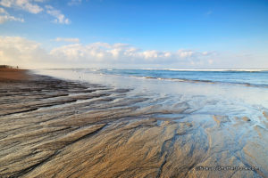 Hamparan pasir yang dijumpai di Pantai Berawa Canggu Bali