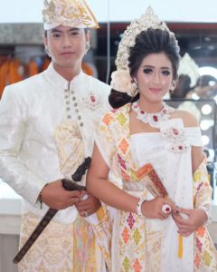 nama pakaian adat bali