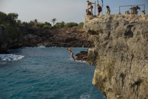 Mahana Point Cliff Jump Nusa Lembongan Aman