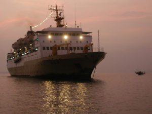 Naik Kapal Pelni KM Awu