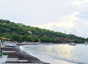Keindahan Pantai Jemeluk Karangasem