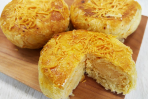 Pia Legong Khas Bali