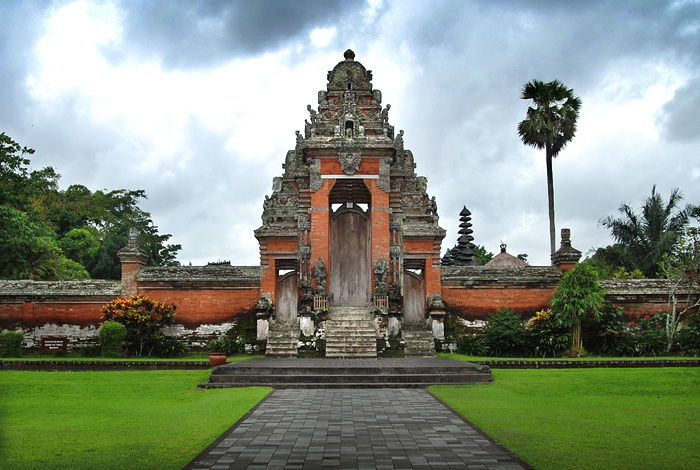Pintu Masuk Pura Taman Ayun Bali