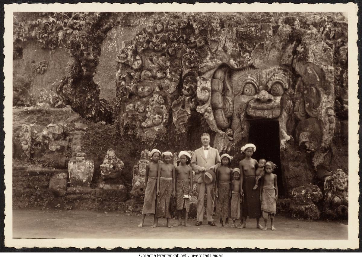 Pura Goa Gajah Ubud dalam sebuah foto jadul