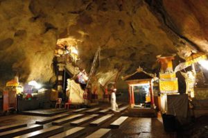 Pura Goa Giri Putri Nusa Penida