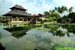 Pura Langgar Bunutin