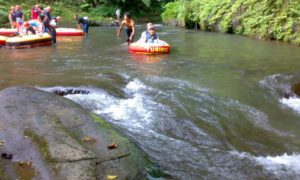 river tubing Sungai Pakerisan