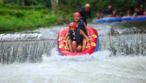 river tubing Sungai Pakerisan