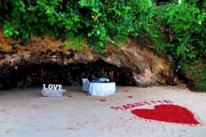 Samabe Cave Dinner Bali