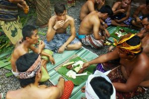 Tradisi Megibung Karangasem