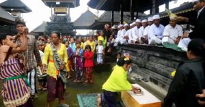 Tradisi Nikah Massal di Pengotan