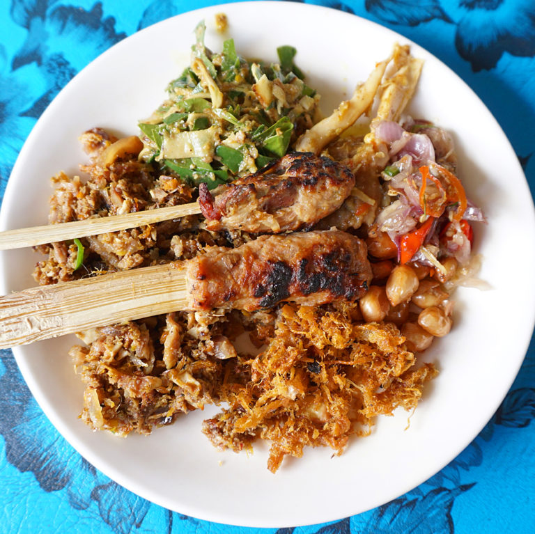 nasi lawar kuwir khas Bali