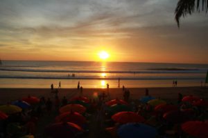 Pantai double six Pantai Dekat Bandara Ngurah Rai