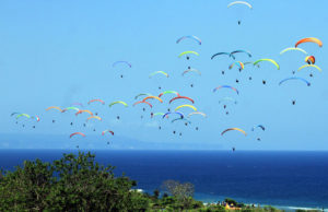 paralayang di bukit timbis