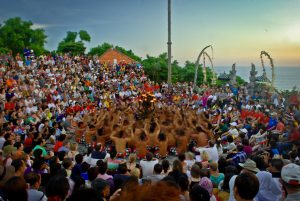 tari kecak uluwatu