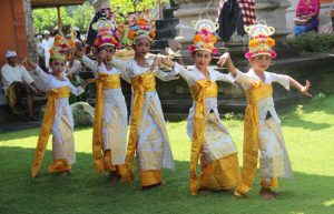 tari tradisional bali