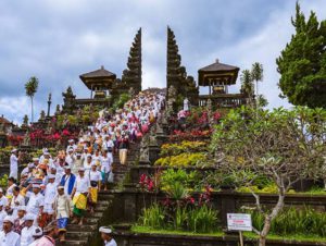 tempat makan enak dekat pura besakih