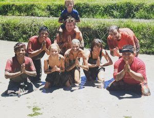 tradisi mepantigan bali