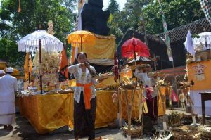 upacara ngenteg linggih